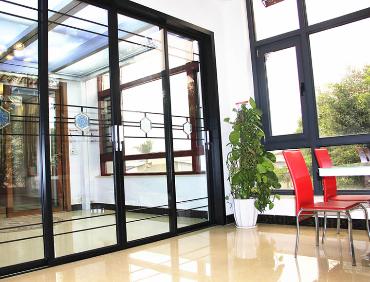 斷橋鋁門窗價(jià)錢相差那么大，300元的和1500元的究竟有什么分別？