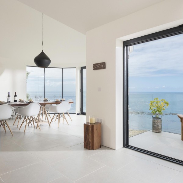 伊盾門窗，廣東首家接受CCTV央視專訪的十大門窗品牌！